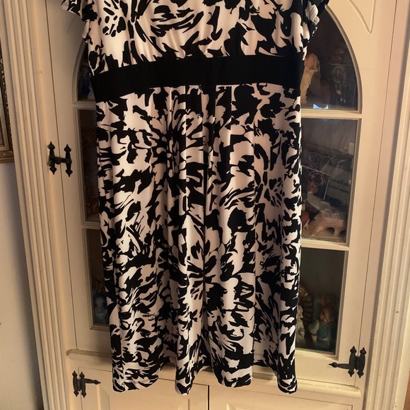 B/W short sleeve Coldwater creek dress XL NWT - Picture 4 of 6